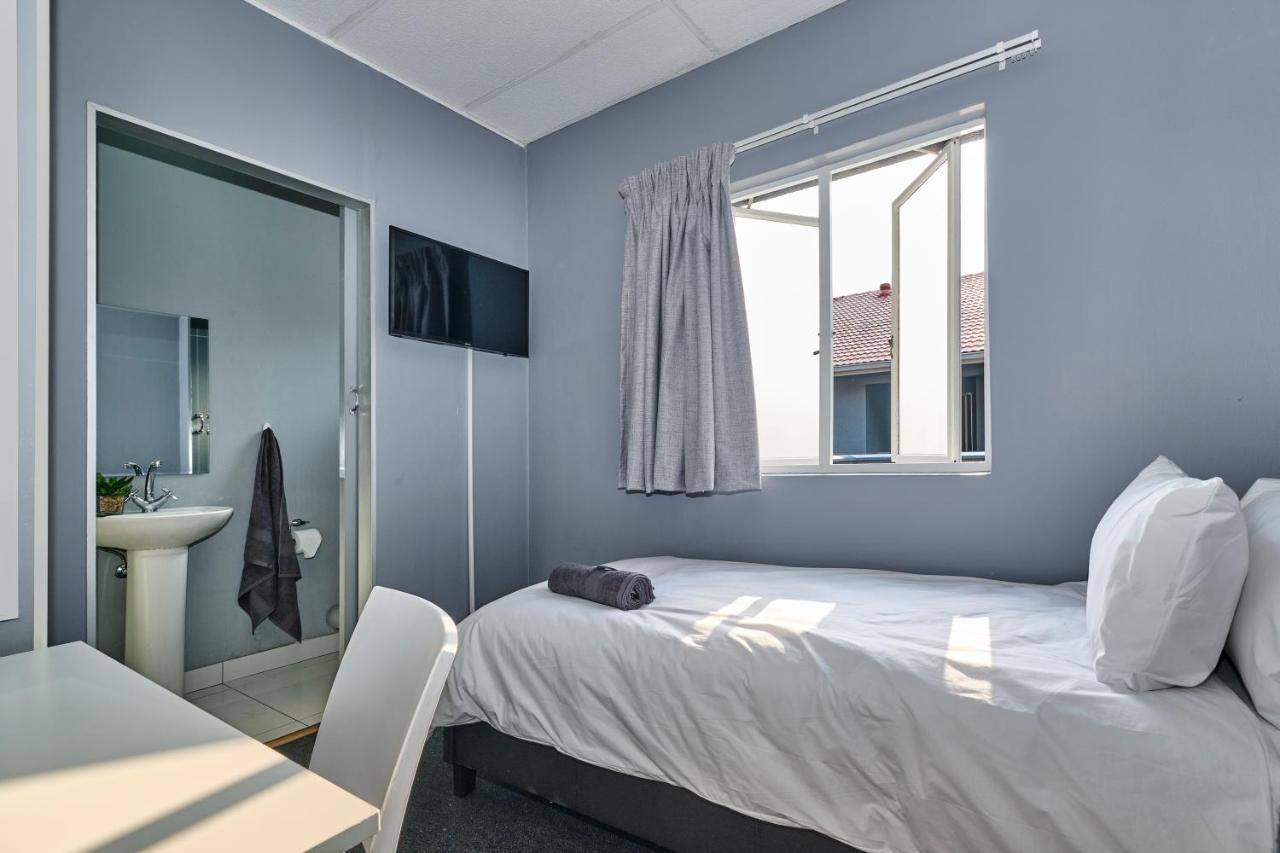 Inn & Out Sandton Йоханесбург Екстериор снимка