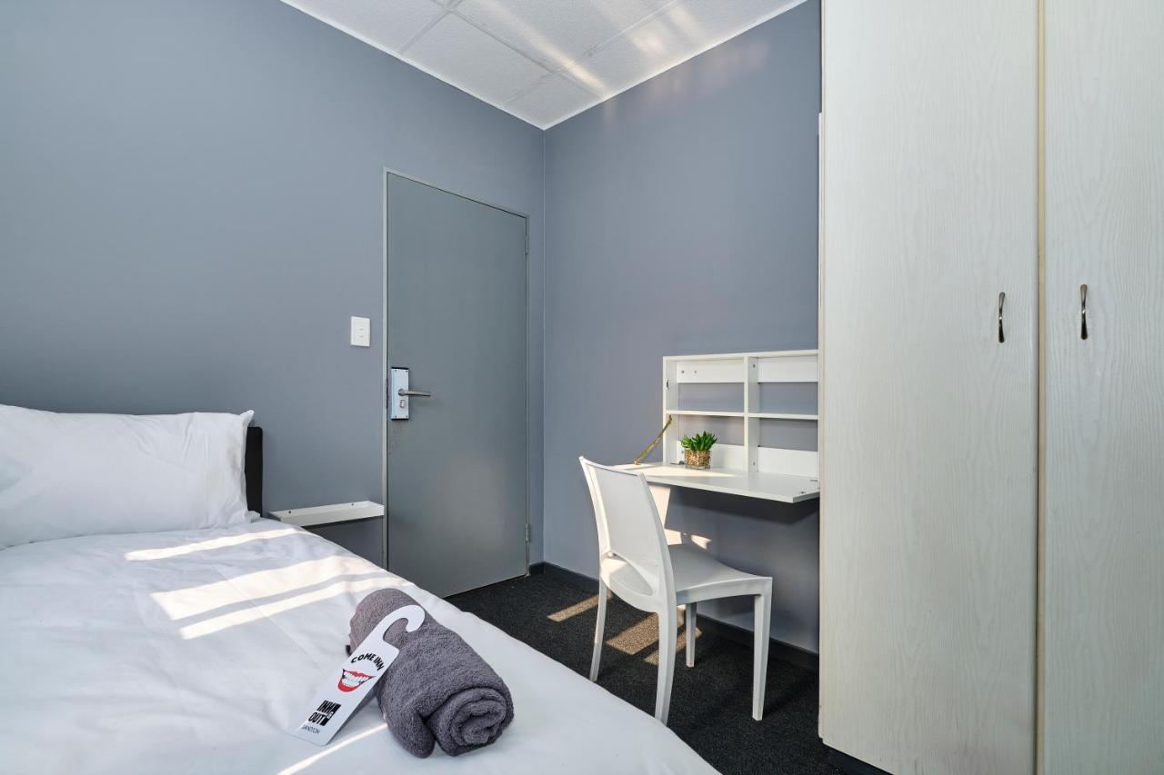 Inn & Out Sandton Йоханесбург Екстериор снимка