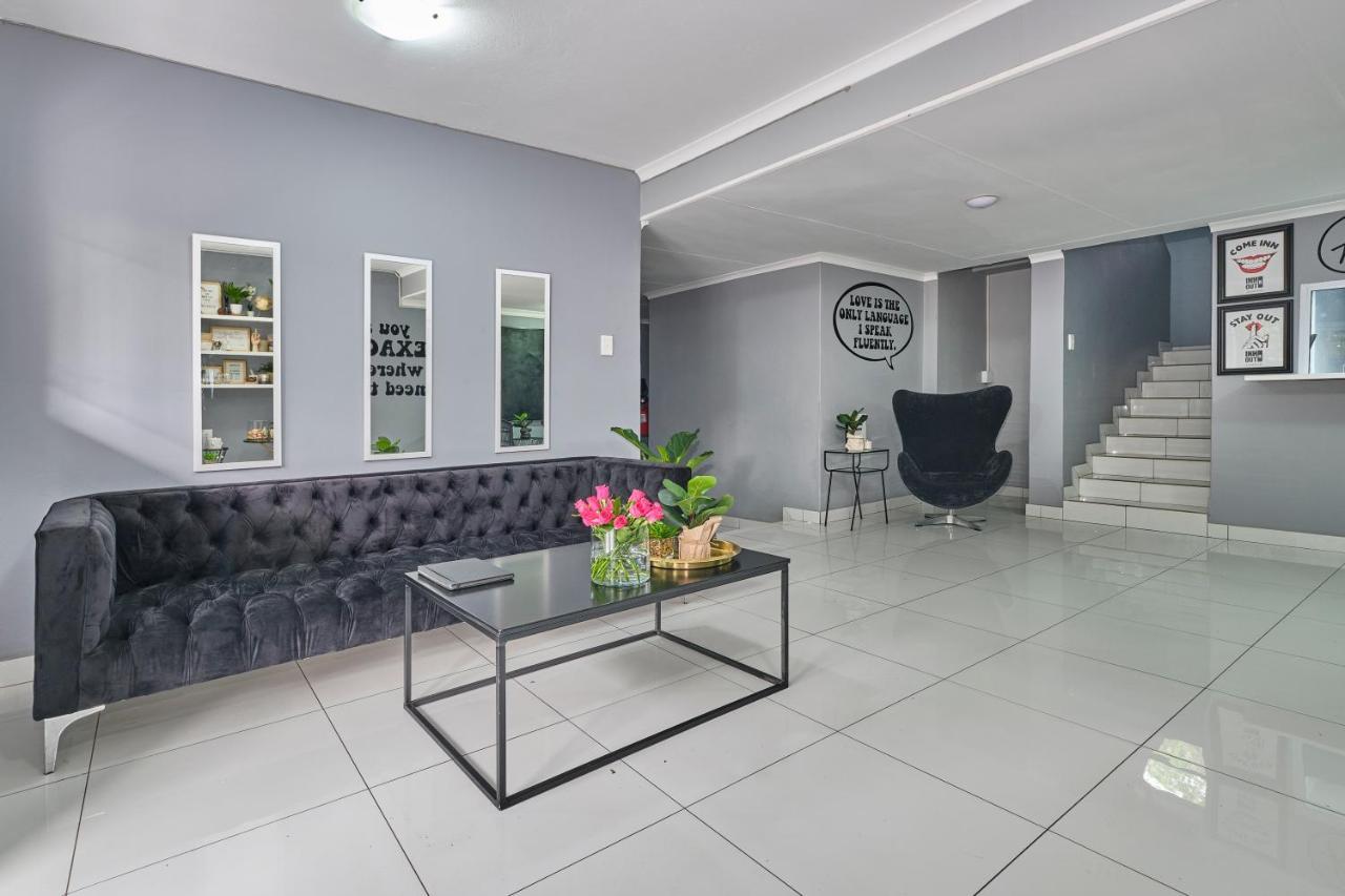 Inn & Out Sandton Йоханесбург Екстериор снимка