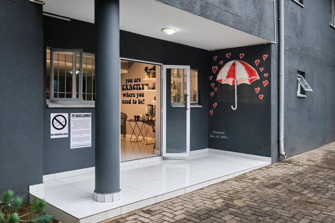 Inn & Out Sandton Йоханесбург Екстериор снимка