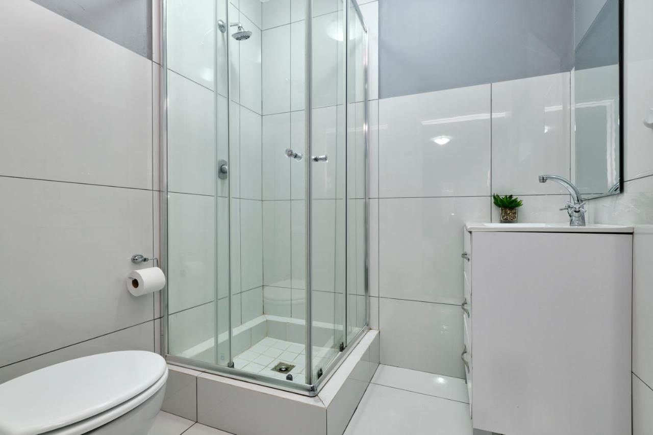 Inn & Out Sandton Йоханесбург Екстериор снимка