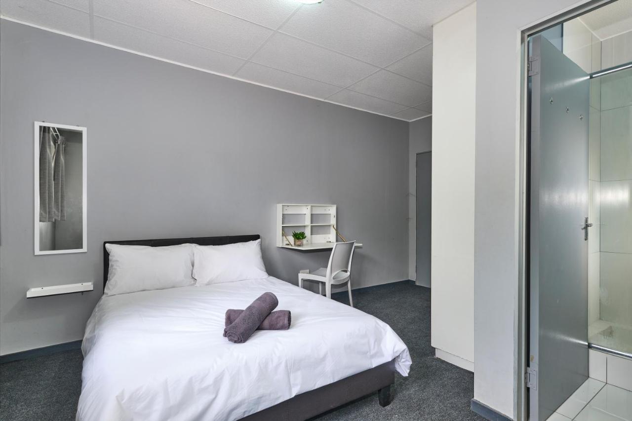 Inn & Out Sandton Йоханесбург Екстериор снимка