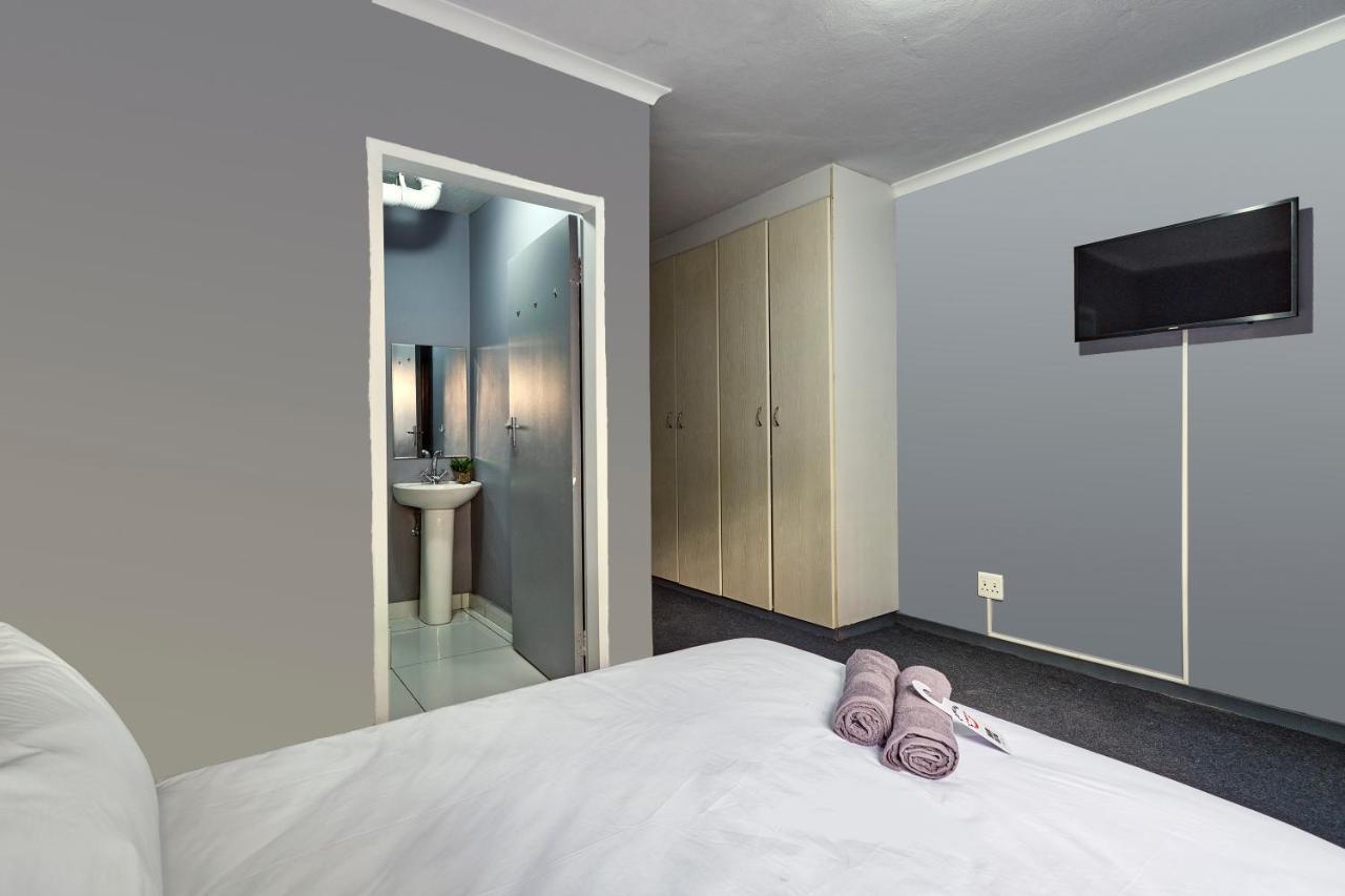 Inn & Out Sandton Йоханесбург Екстериор снимка