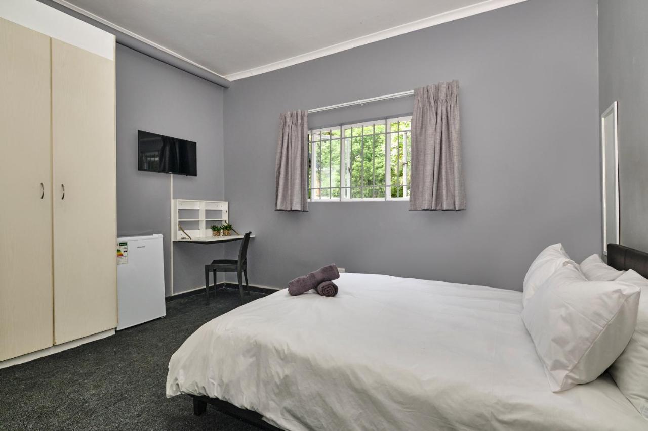 Inn & Out Sandton Йоханесбург Екстериор снимка