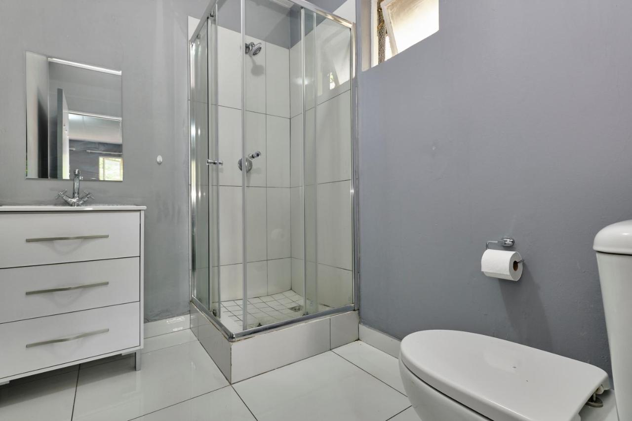 Inn & Out Sandton Йоханесбург Екстериор снимка