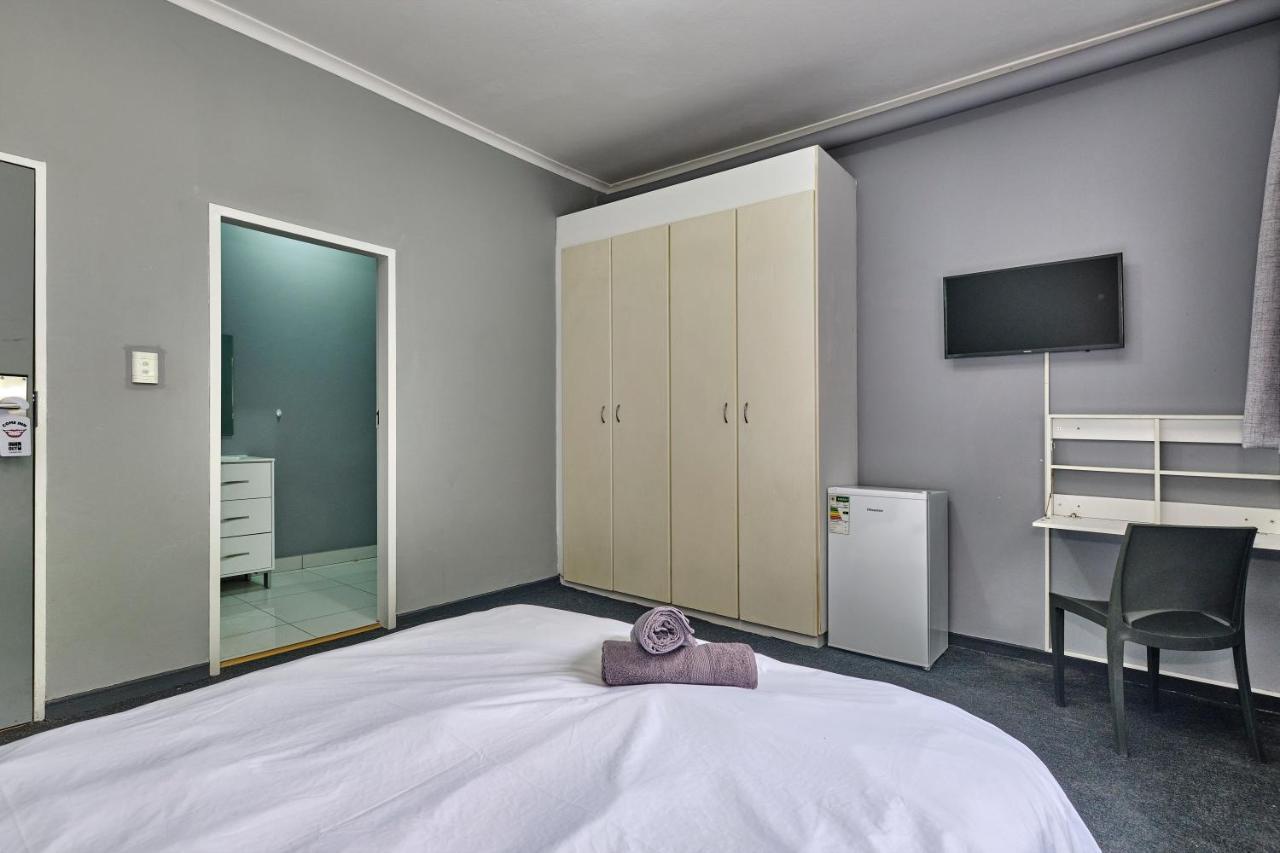 Inn & Out Sandton Йоханесбург Екстериор снимка
