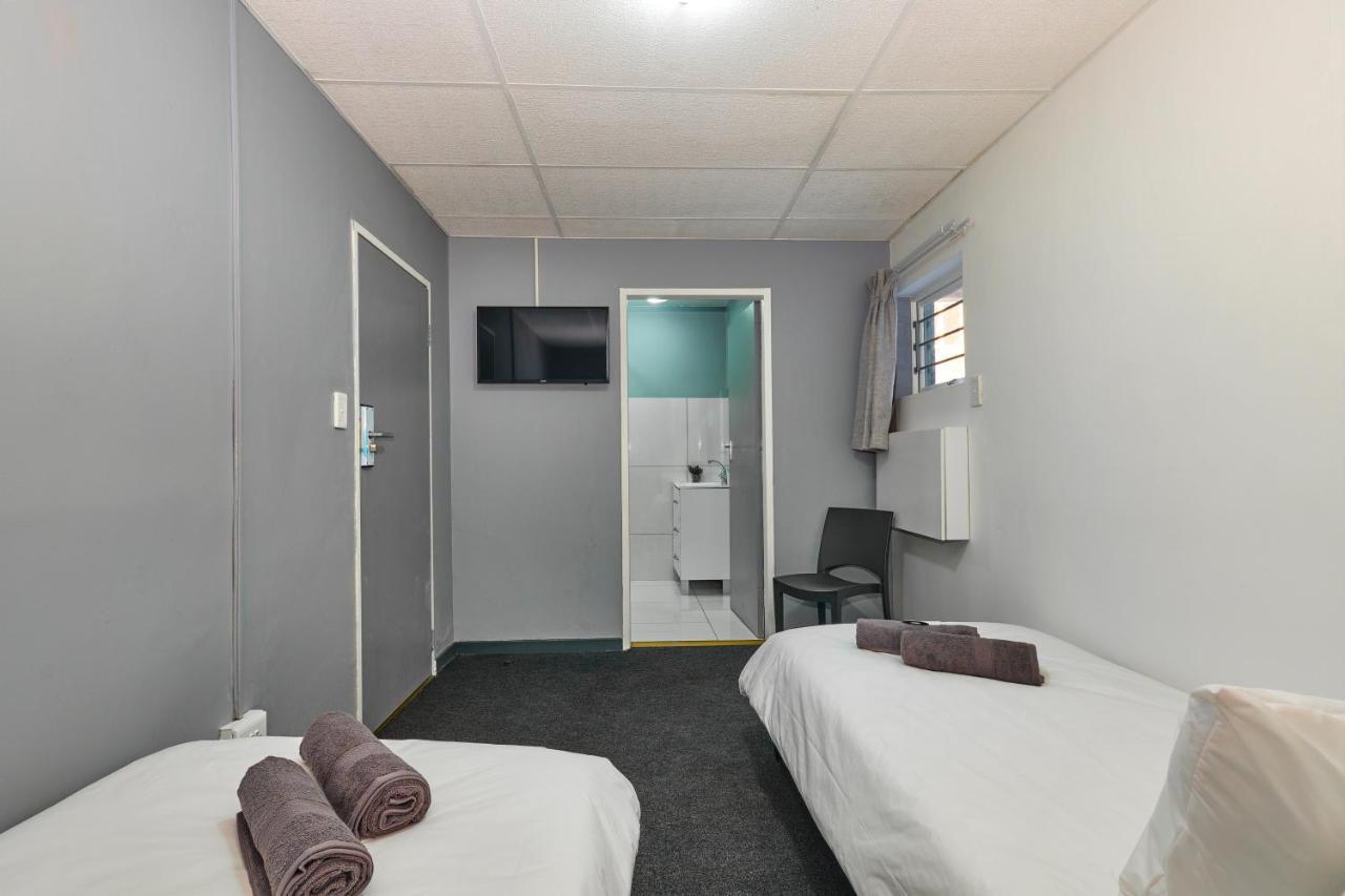 Inn & Out Sandton Йоханесбург Екстериор снимка