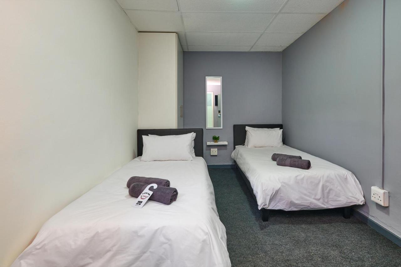Inn & Out Sandton Йоханесбург Екстериор снимка