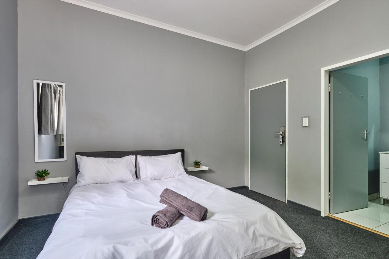 Inn & Out Sandton Йоханесбург Екстериор снимка