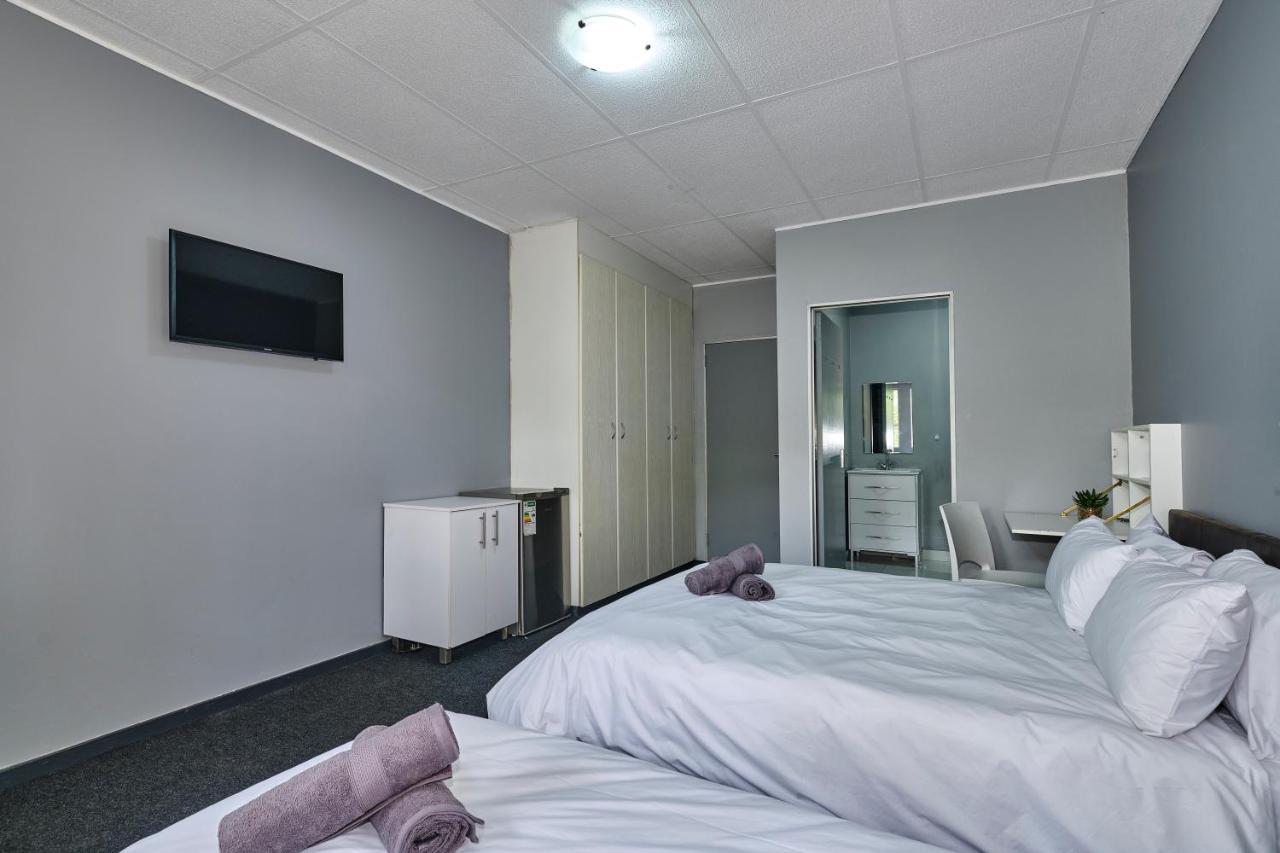 Inn & Out Sandton Йоханесбург Екстериор снимка