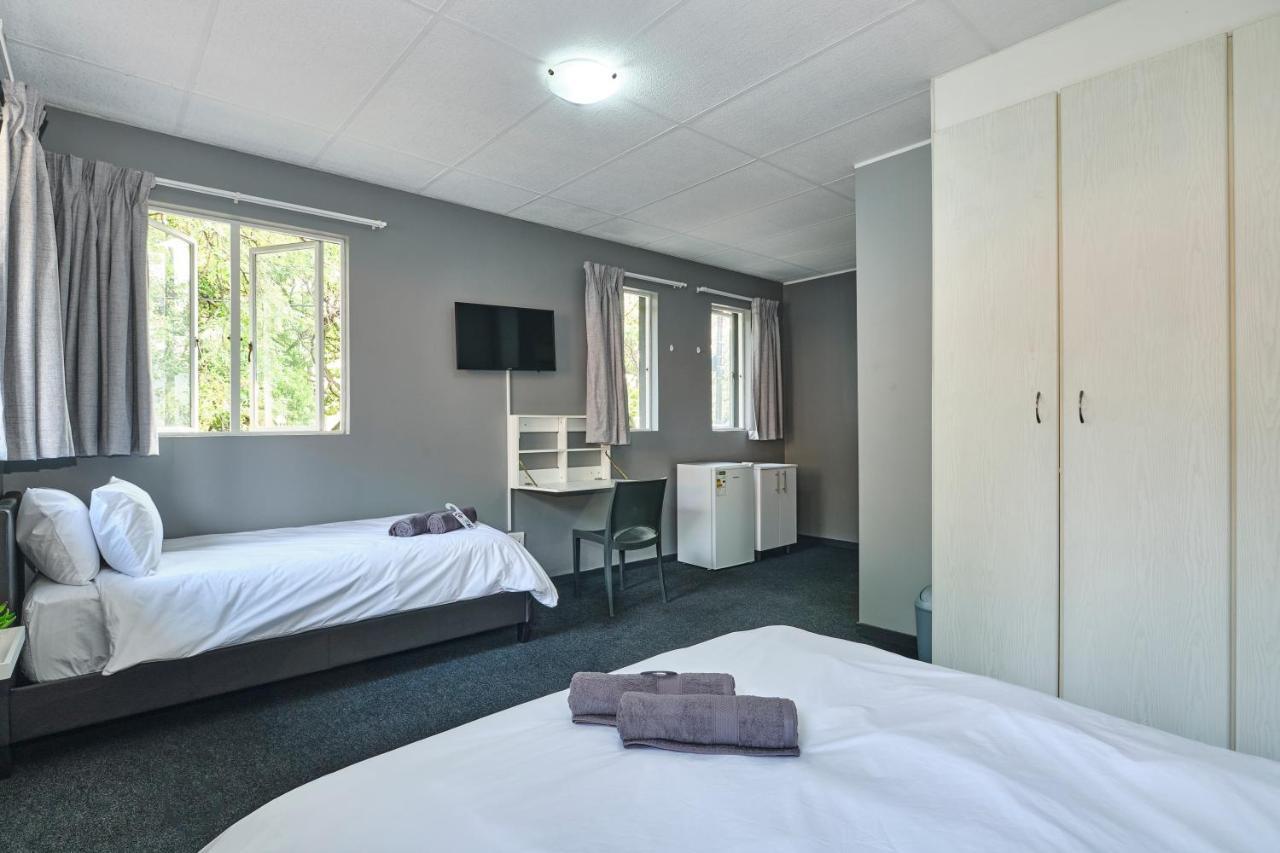 Inn & Out Sandton Йоханесбург Екстериор снимка